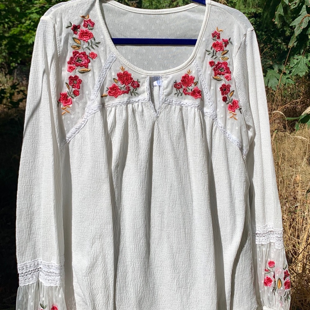 White blouse embroidered with red roses. Size XXL